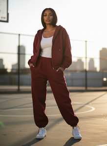 Conjunto Premium de Sudadera con Capucha y Cremallera Oversize Color Granate y Pantalones Jogger - Ropa Urbana de Lujo - Product Image 4