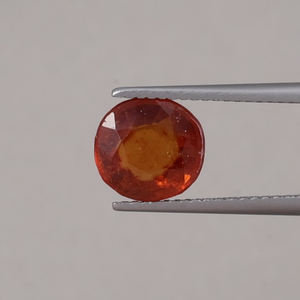 Hessonita Roja Natural al por Mayor, Corte Brillante de 2.80 Quilates, 9x8mm, Ligera |   Certificado IGI de Excelente Calidad para la Fabricación de Joyas - Product Image 1