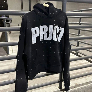 Hoodie tendance pour un look audacieux, en coton mélangé, style urbain glamour, avec strass, pour un look décontracté et scintillant. - Product Image 3