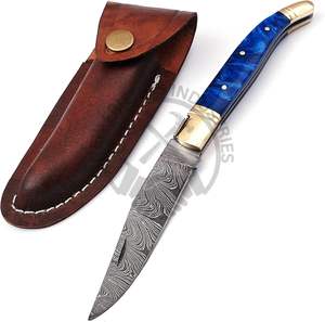 Couteau pliant de chasse de style Laguiole, lame en acier Damas, meilleur couteau de poche tranchant avec poignée en résine bleue et pommel en laiton. - Product Image 6