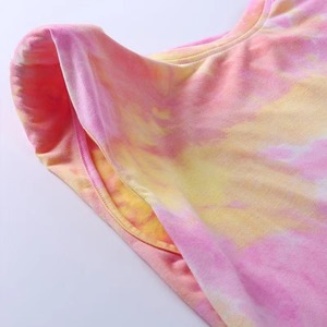 Débardeur musculaire tie-dye rose et jaune pour femme avec logo frontal, 100 % polyester, sans manches, col rond, décontracté, streetwear d'été - Product Image 2