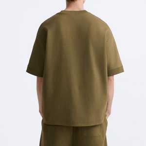 ชุดเสื้อยืดและกางเกงขาสั้นผู้ชายสีเขียวมะกอก ผ้าฝ้าย ใส่สบายสำหรับฤดูร้อน เนื้อผ้าถักระบายอากาศ สีพื้น - Product Image 2