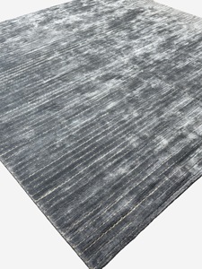 Alfombra de Lana y Seda Azul Hecha a Mano: Alfombra Moderna con Rayas Beige - Product Image 3
