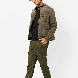 Chaqueta de mezclilla para hombre hecha a mano, de bajo precio y buena calidad, con un look clásico y diseño que satisface la demanda del cliente. - Product Image 4