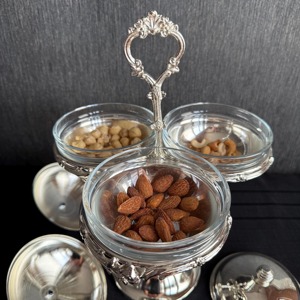Elegante Porta Chocolates y Frutos Secos Plateado en Plata de Ley con Tres Compartimentos, Ideal para Eventos Festivos y Reuniones - Product Image 6