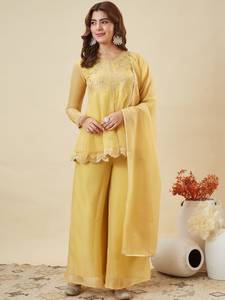 Ensemble prêt-à-porter en soie froissée avec broderie à motifs de designer, composé d'un haut, d'un bas et d'un dupatta, entièrement cousu. - Product Image 3