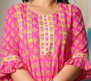 Kurti Anarkali de Rayón con Mangas Plisadas para Mujer, Talla Grande, Cuello Redondo, Estampado Floral, Corte Ajustado, Informal, para Fiesta, Color Rosa - Product Image 3