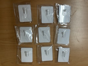 ตะขอแขวนผ้าม่านแบบเคลื่อนย้ายได้ ไม่ทำลายผนัง ขนาด 5.1*6.8 ซม. รูปทรงสี่เหลี่ยม - Product Image 2