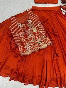 Réservez dès maintenant le meilleur lehenga choli en tissu de soie Vichitra pur, nouveau design coloré, sans manches, avec motif, disponible en 2 couleurs. - Product Image 6