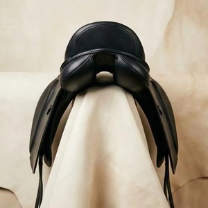Silla de montar de cuero de primera calidad, hecha a mano, para estilos de equitación occidental, disponible para la venta. - Product Image 4