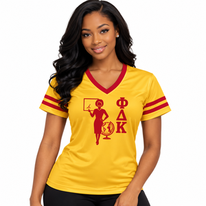 Maillot de football athlétique pour femme PDK, T-shirt à col en V et manches courtes, design sportif avec grand emblème bouclier et double - Product Image 1