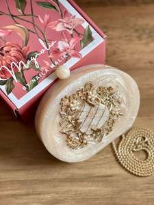 Bolso de Mano y Cartera de Resina Hechos a Mano y Personalizables para Mujer, Gran Capacidad con Decoración de Perlas por Universal Overseas - Product Image 5