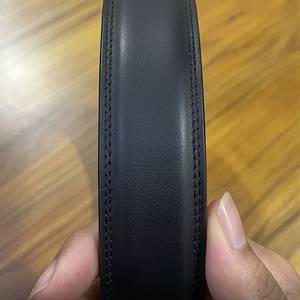 Ceinture Urban Classics en cuir véritable, décontractée, noire unie, respirante, avec boucle ardillon en alliage, durable, moulée en une seule pièce, taille personnalisable - Product Image 2