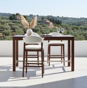 Chaise de bar Qui en teck massif, finition naturelle, style scandinave moderne, qualité commerciale supérieure, design personnalisé, écologique, durable, pour café - Product Image 1