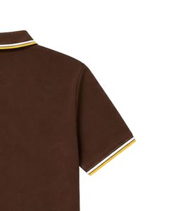 เสื้อโปโลชายสีน้ำตาลแบบกำหนดเอง แขนสั้น สวมใส่สบาย เหมาะสำหรับกีฬากอล์ฟ ระบายอากาศได้ดี ใส่ได้ในฤดูร้อน ดีไซน์คอเสื้อตัดสีลายทาง - Product Image 6