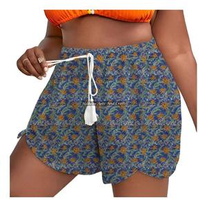 Shorts d'été pour femme en coton imprimé Sanganeri avec cordon de serrage à la taille, style loungewear, imprimé bloc en coton - Product Image 3