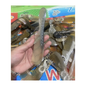 Peine de Cuerno Hecho a Mano de Primera Calidad para Masaje del Cuero Cabelludo, para la Belleza y el Bienestar del Cabello - Product Image 2