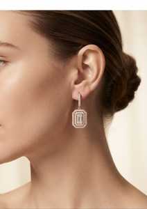 Boucles d'oreilles pendantes tendance en or rose plaqué avec diamants de laboratoire et halo taille baguette, idéales pour un cadeau de mariage pour femme - Product Image 2