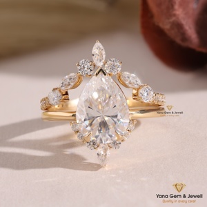 Bague de Mariage Vintage en Or Jaune Massif 14K avec Diamant CVD de Laboratoire Taille Poire 3.00 Carats Couleur F Pureté VVS2 Certifié IGI - Product Image 1
