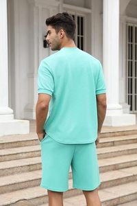 ชุดเสื้อแขนสั้นคอซิปสีเขียวมิ้นท์และกางเกงขาสั้นสำหรับผู้ชาย เนื้อผ้าระบายอากาศได้ดี เหมาะสำหรับใส่ลำลองในฤดูร้อน - Product Image 5