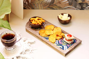 Plato de servicio de madera de acacia reversible multifuncional con asa Bandeja de madera Premium para bandeja de servicio de fiesta de FWE - Product Image 3