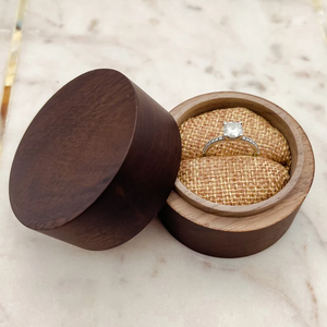 Caja de Anillos de Madera Hecha a Mano de Lujo, Caja de Joyería Hexagonal con Nombre y Fecha Grabados Personalizados para Regalo de Compromiso, Boda, Aniversario - Product Image 2