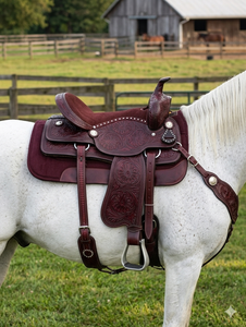 Silla de montar western de cuero para caballo con faja delantera, cabezada y pechera, montada en armazón de fibra de vidrio. Disponible en tallas 15, 16 y 17. - Product Image 5