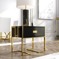 Table d'appoint de luxe en métal pour la maison, avec plateau en marbre et finition dorée, idéale pour le salon, le bureau ou le couloir
