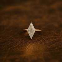 Bague de Fiançailles Classique en Moissanite Taille Cerf-volant 2,0 Carats, Sertie Clos en Argent 925, Bague Solitaire Originale, Bijou Cadeau pour Femme