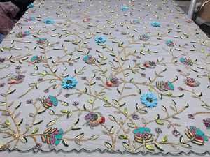 Tissu en dentelle de luxe brodé à la main avec des cristaux pour robe de mariée et robe de soirée, maille brodée lourde, fabricant en gros - Product Image 2