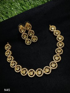 Conjunto de Joyería Nupcial Étnica Americana Clásica de Dos Piezas, Collar y Aretes para Boda y Fiesta, Plateado en Plata - Product Image 1