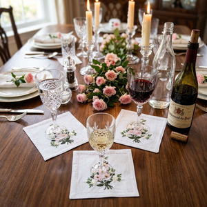 Serviette de cocktail carrée moderne brodée à la main de fleurs roses, 6*6 pouces, durable, réutilisable, 100% coton, pour la maison, vente en gros personnalisée - Product Image 4