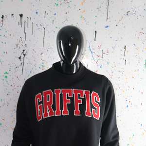 Sudadera GRIFFIS BLACK con cuello alto, 100% rojo, con apliques bordados, cuello ancho, CLUSH SPORTS - Product Image 4