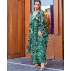 Ensemble de salwar kameez décontracté en mousseline de soie verte Bandhani taille XS Kavya, Inde, Pakistan - Product Image 4