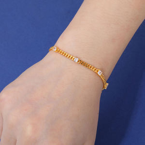Bracelet chaîne en or avec cristaux taille princesse et strass sertis, design géométrique classique, unisexe, pour usage quotidien - Product Image 2