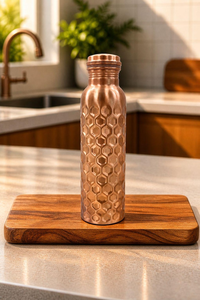 Bouteille d'eau en cuivre pur à 100 % Ayurveda, 1 litre, faite à la main, en cuivre épais, anti-fuite, carafe traditionnelle ayurvédique - Product Image 4