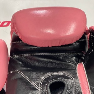 Gants de boxe Fairtex professionnels en cuir véritable noir et rose, personnalisés pour le kickboxing, les arts martiaux et la lutte en salle de sport - Product Image 4