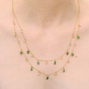 Collier avec pendentif croix en or jaune 18 carats, diamant taille émeraude et perle - Product Image 1