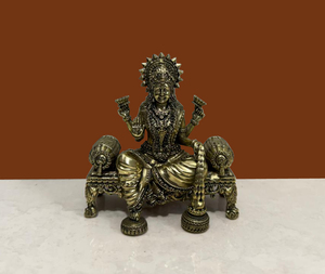 Statue de Lakshmi en laiton Nirmala Handicrafts, design traditionnel, moulage à la cire, pour la décoration de table de temple domestique - Product Image 2