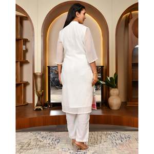 Ensemble de kurta en mousseline de soie Lily White décontracté, taille XS, avec manches trois-quarts - Product Image 6