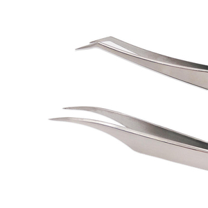 Pinzas Profesionales Royal de 90 Grados con Punta de Mariposa Roja, de Acero Inoxidable, Punta Lisa, Duraderas, para Extensión de Pestañas con Volumen - Product Image 3