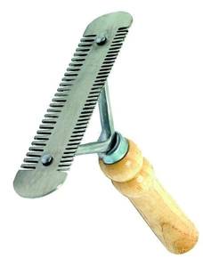 Peigne à curry double face réglable et réutilisable - Outil de toilettage vétérinaire en acier inoxydable avec manche en bois pour veaux, moutons, bovins, chèvres - Product Image 1