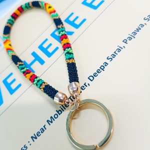 WE HERE EXPORTS Porte-clés de poignet tendance pour femme, fait main, avec perles de rocaille, pierres imitation perle et éléments à insérer pour ongles, cadeau - Product Image 4