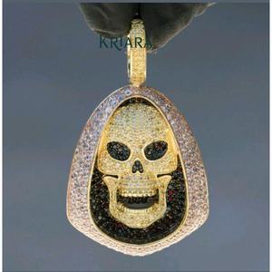 Pendentif Crâne en Argent 925 Plaqué Or 22K avec Moissanite Taille Ronde Brillante Style Punk Unisexe - Product Image 1