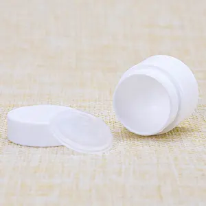 Matte weiße Kunststoff-Kosmetik-Glas 5 Gramm