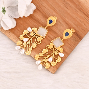 ต่างหูระย้ารูปดอกไม้ชุบทองประดับมุกและพลอยตาแมวสีขาวและสีน้ำเงินหมึก สไตล์วินเทจสำหรับผู้หญิง ขายส่งยกชุด 10 ชิ้น - Product Image 4