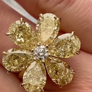 Anillo de Moissanita con Gema Amarilla en Forma de Pera, Diseño Floral Único, Plata 925 Original, Regalo de Propuesta de Diseño Exclusivo para Enamorados - Product Image 2
