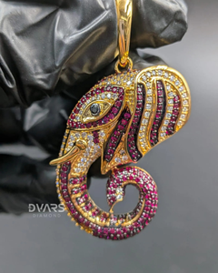 Pendentif Tête d'Éléphant Hip Hop de Haute Qualité, entièrement serti de diamants (testés positivement), avec Rubis et Moissanite - Product Image 1