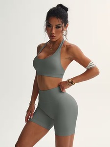 Ensemble de sport sans couture : Crop top dos nu à bretelles avec effet ventre plat et short cycliste push-up en spandex – Pack de vêtements de sport - Product Image 4
