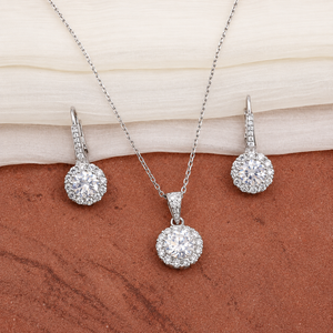 Ensemble pendentif et boucles d'oreilles Halo en argent sterling 925 avec diamants de laboratoire CVD E-F VVS VS, bijoux de mariée de créateur - Product Image 2